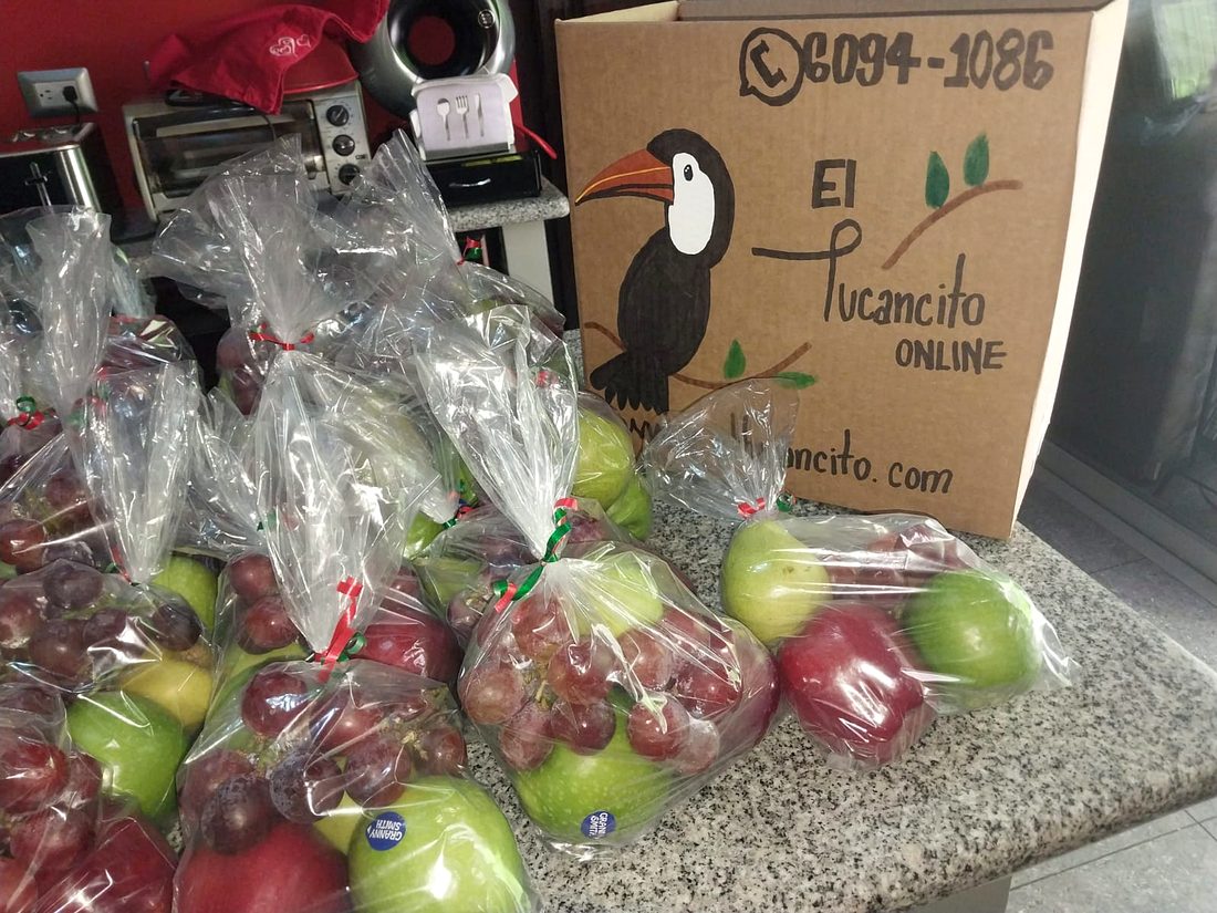 Combos empacados con lazo navideño